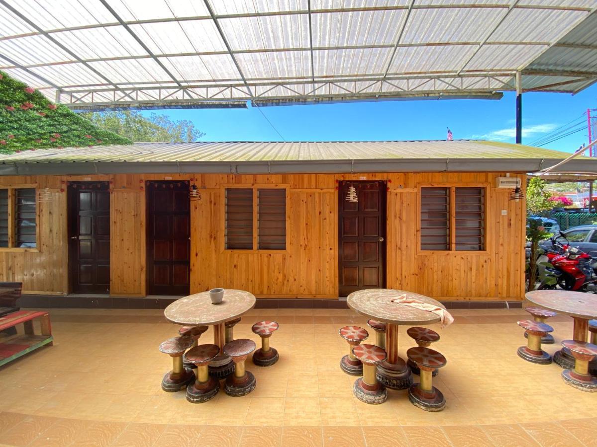 Aiza Homestay Opposite Abang Strawberry Taman Sedia Tanah Rata Exterior foto
