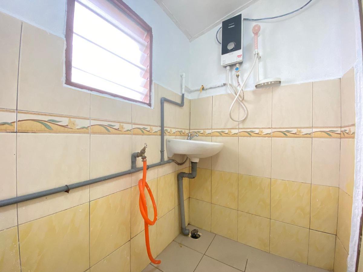 Aiza Homestay Opposite Abang Strawberry Taman Sedia Tanah Rata Exterior foto
