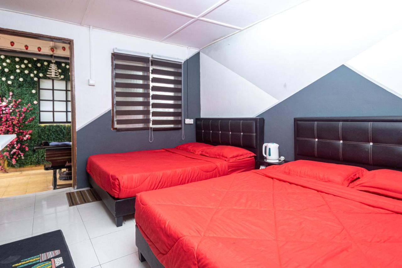 Aiza Homestay Opposite Abang Strawberry Taman Sedia Tanah Rata Exterior foto