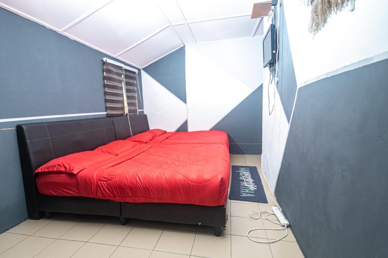 Aiza Homestay Opposite Abang Strawberry Taman Sedia Tanah Rata Exterior foto