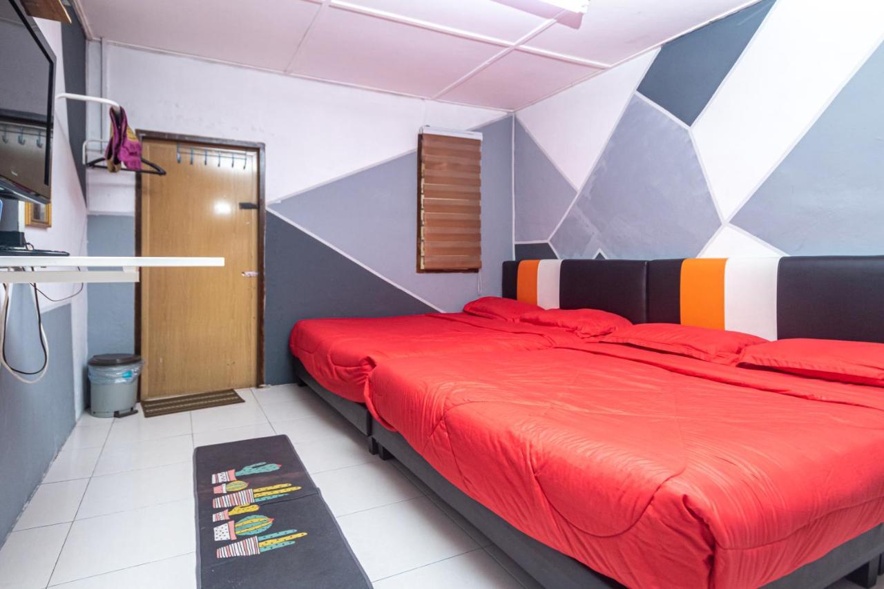 Aiza Homestay Opposite Abang Strawberry Taman Sedia Tanah Rata Exterior foto