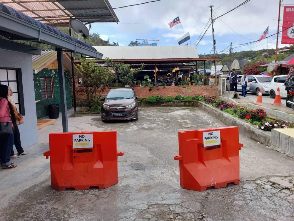 Aiza Homestay Opposite Abang Strawberry Taman Sedia Tanah Rata Exterior foto